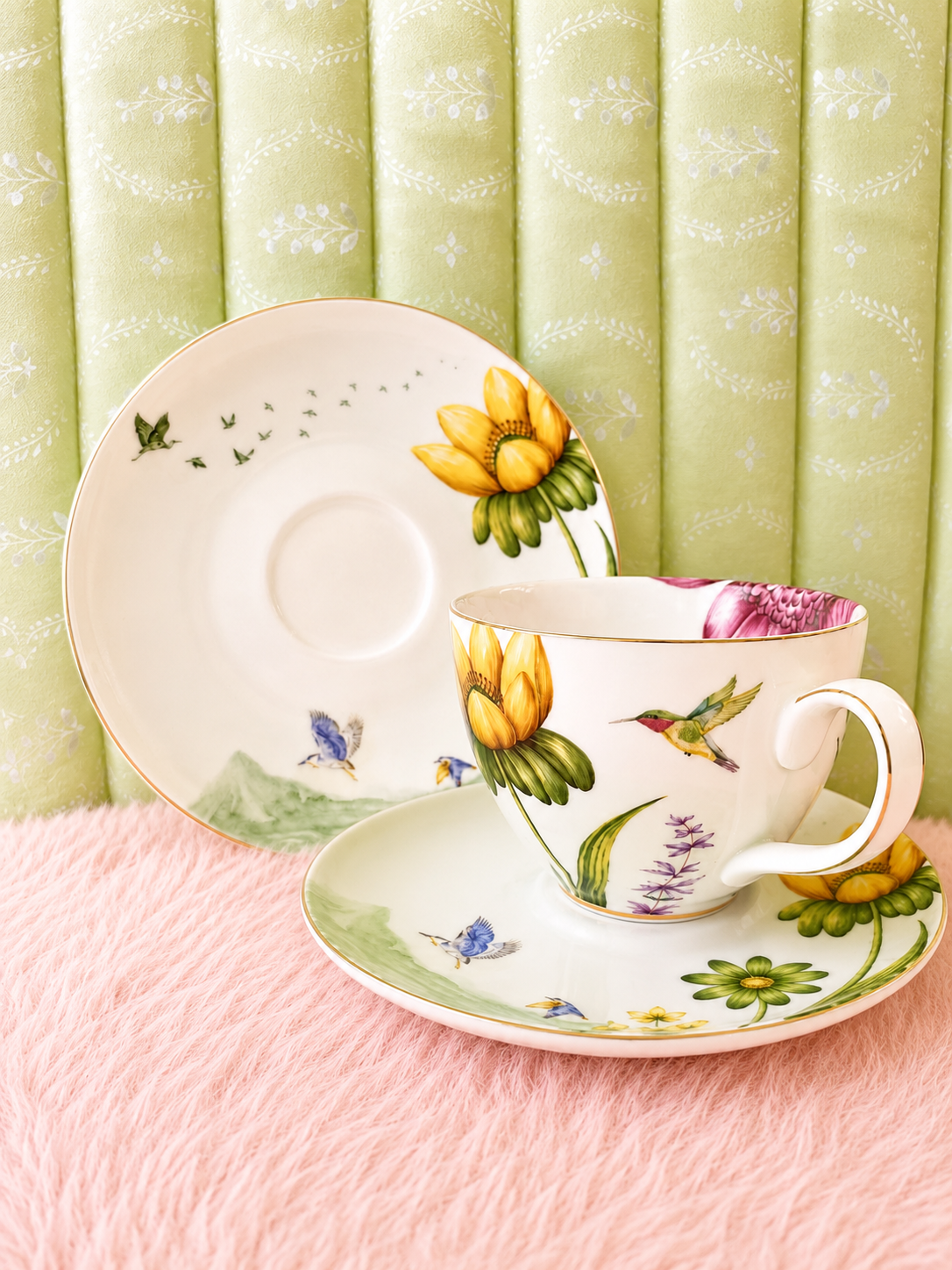 🌼 Hummingbird Meadow Tea Cup